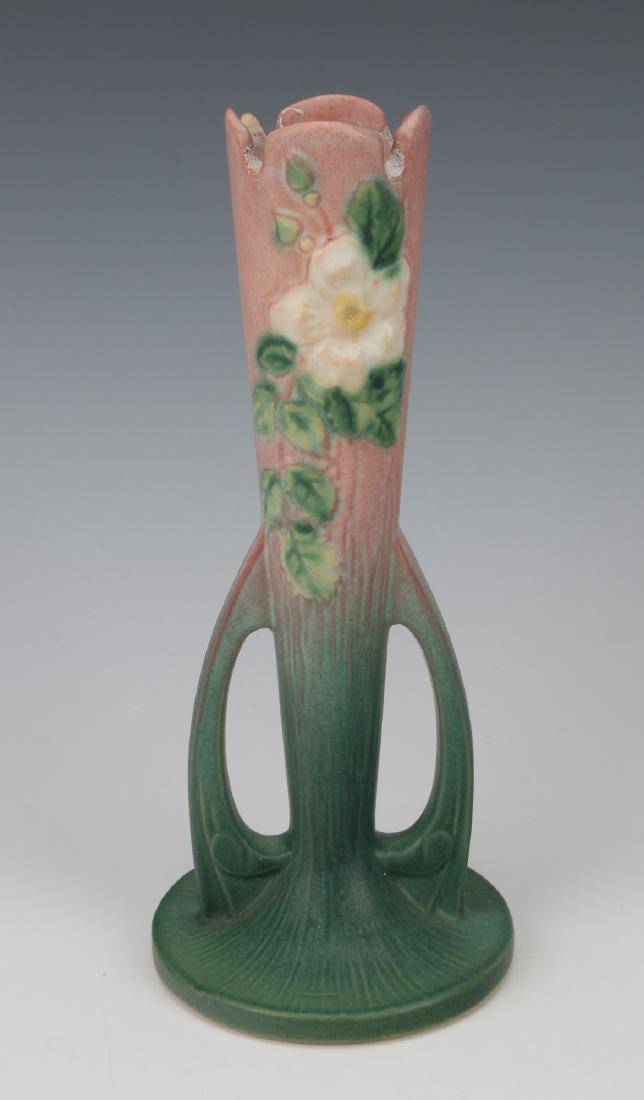 ROSEVILLE WHTIE ROSE BUD VASE 995 (1 of 4)