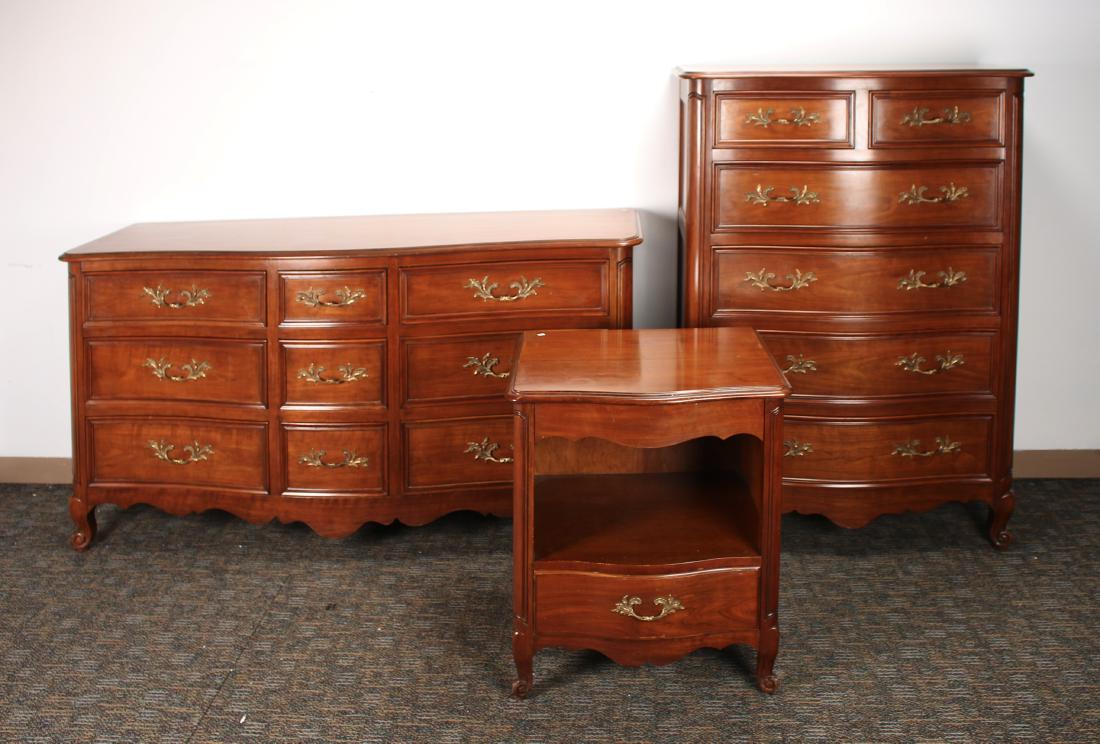 KINDEL THREE PIECE BEDROOM SET (1 of 10)