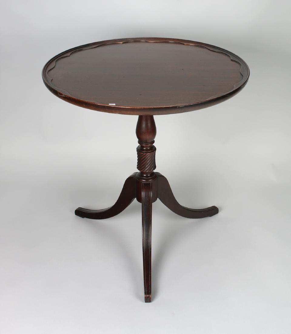 FEDERAL STYLE MAHOGANY PIE CRUST TABLE (1 of 5)