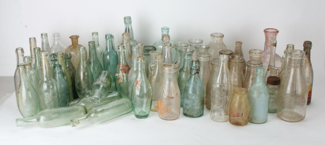 LARGE LOT OF ANTIQUE BOTTLES INC MILK/BEER/SODA (1 of 6)