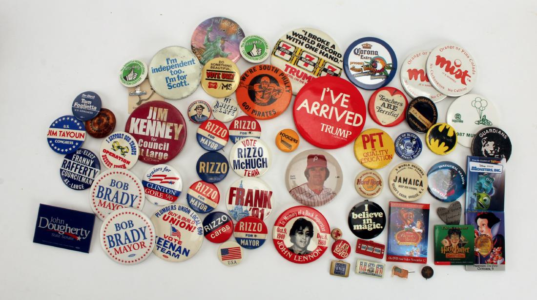 LARGE COLLECTION VINTAGE BUTTONS. RIZZO & LENNON (1 of 7)