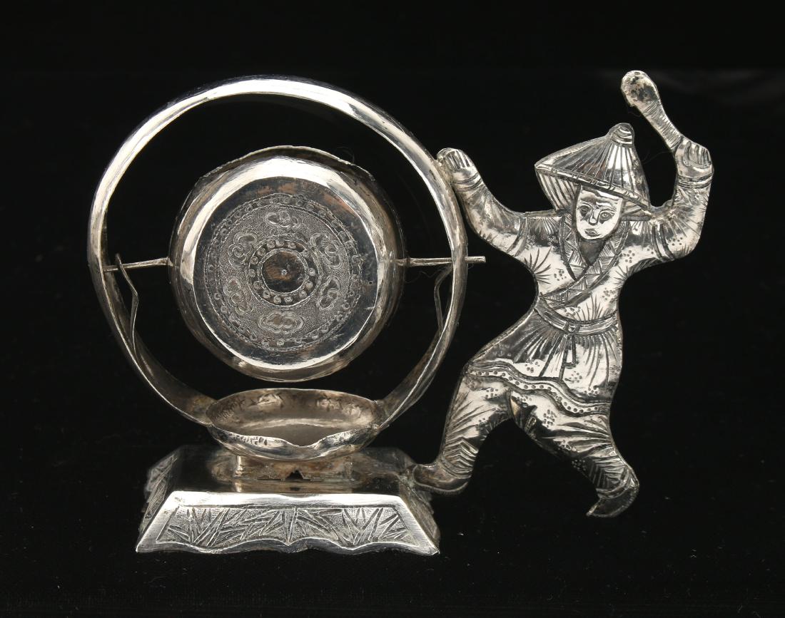 CHINESE EXPORT SILVER TEA STRAINER IN DRUM FORM (1 of 6)