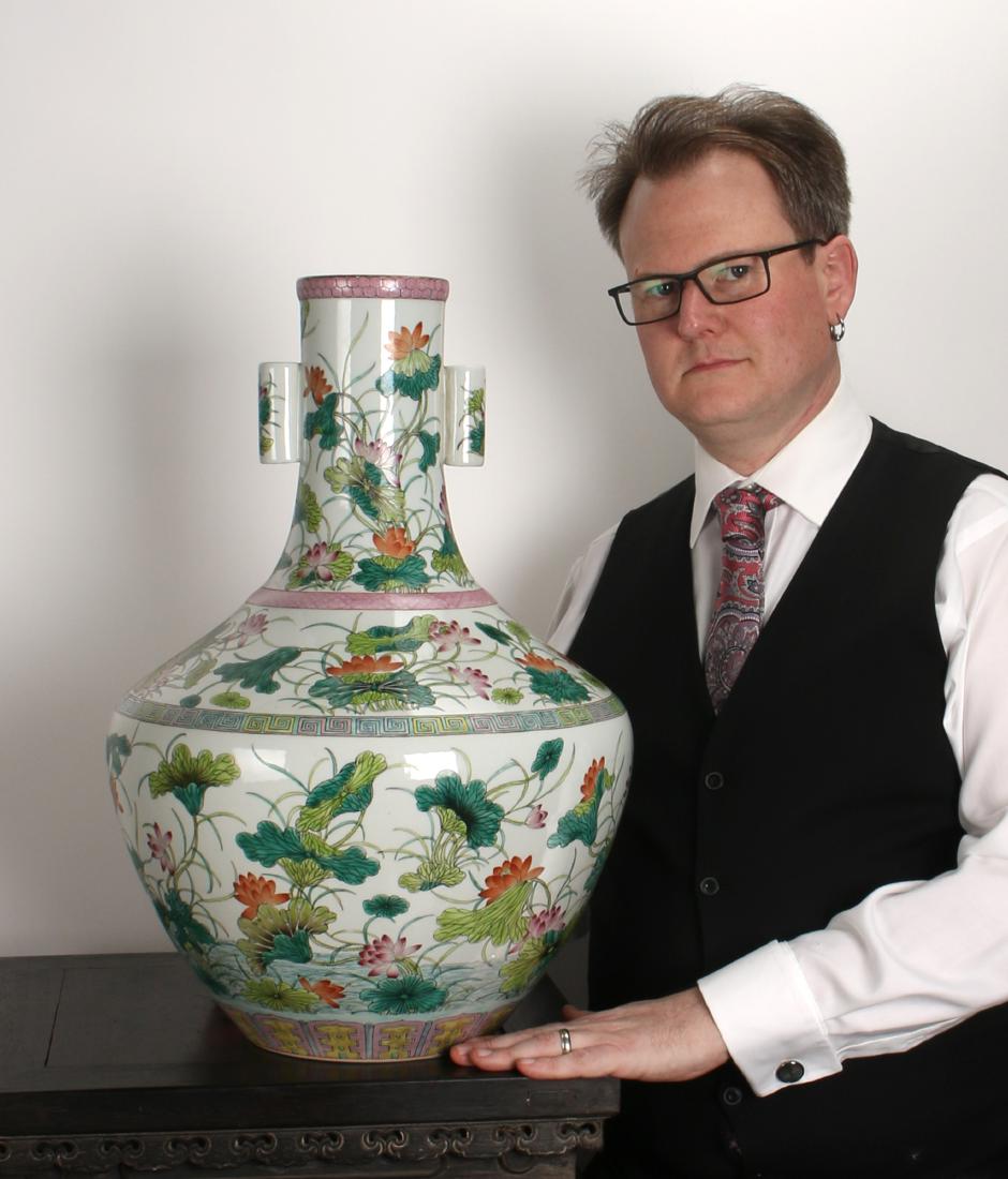 LARGE QIANLONG FAMILLE VERTE LOTUS VASE (1 of 10)