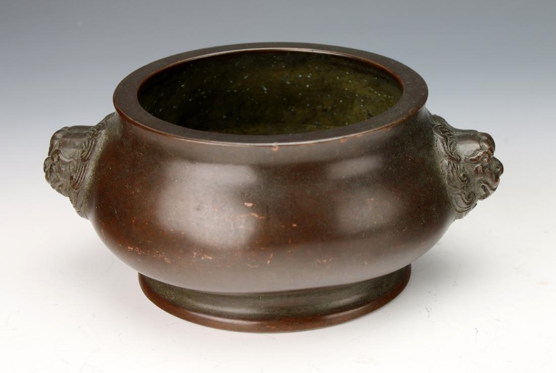 ANTIQUE BRONZE CENSER WITH LION HEAD HANDLES (1 of 6)