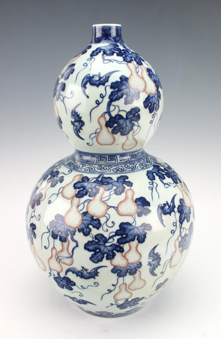 BLACK AND WHITE DOUBLE GOURD VASE (1 of 5)