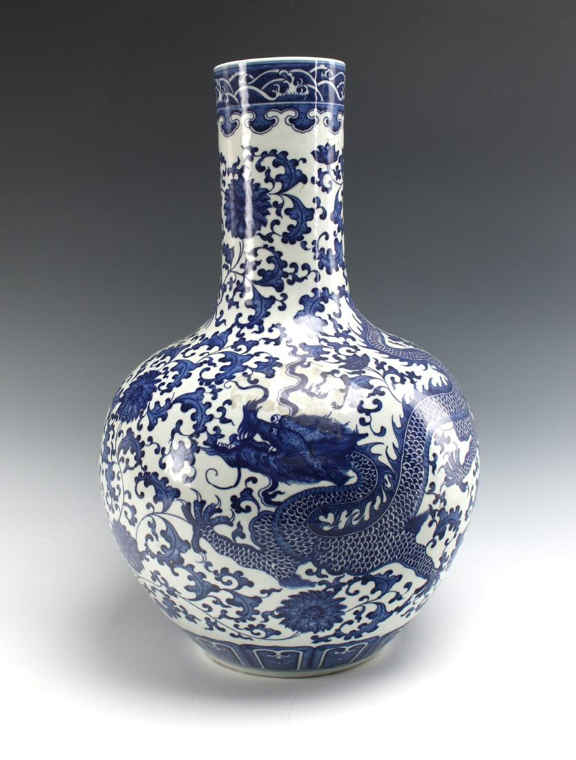 BLUE & WHITE BULBOUS DRAGON VASE (1 of 10)