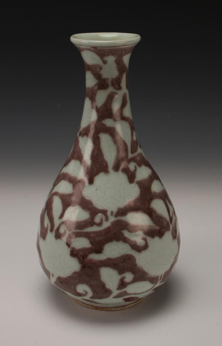 RED AND WHITE VASE (1 of 6)