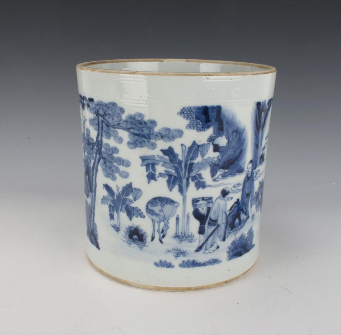 LARGE BLUE AND WHITE BRUSH POT (1 of 7)