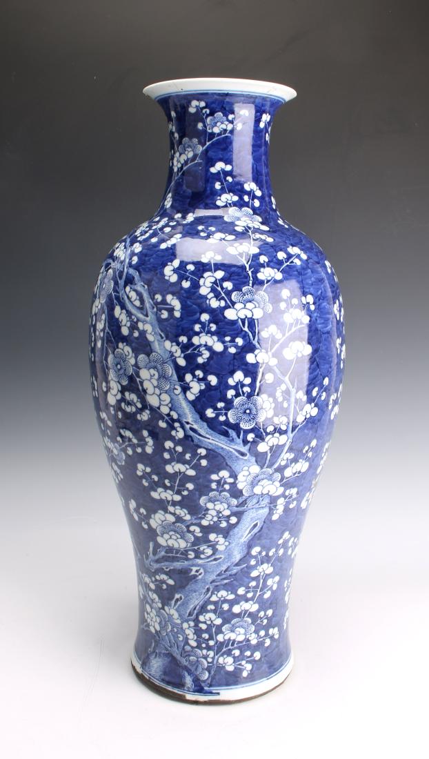 BLUE & WHITE CHERRY BLOSSOM PALACE VASE (1 of 9)