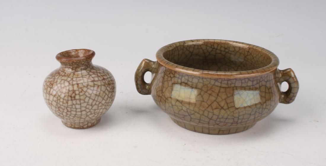 TWO BROWN PORCELAIN CRACKLE ITEMS (1 of 5)