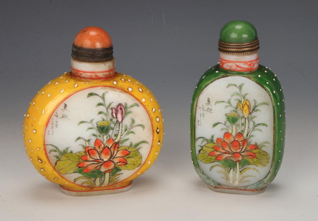 TWO PAINTED GLASS SNUFF BOTTLES (1 of 10)