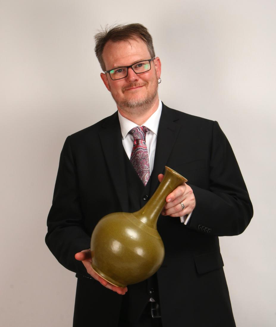 18TH C. TEA DUST GLAZE VASE (1 of 9)