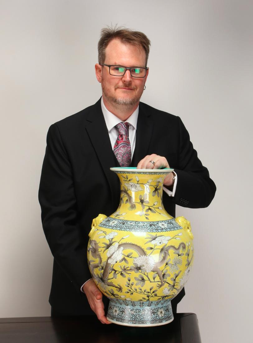 CHINESE YELLOW IMPERIAL DRAGON VASE (1 of 10)