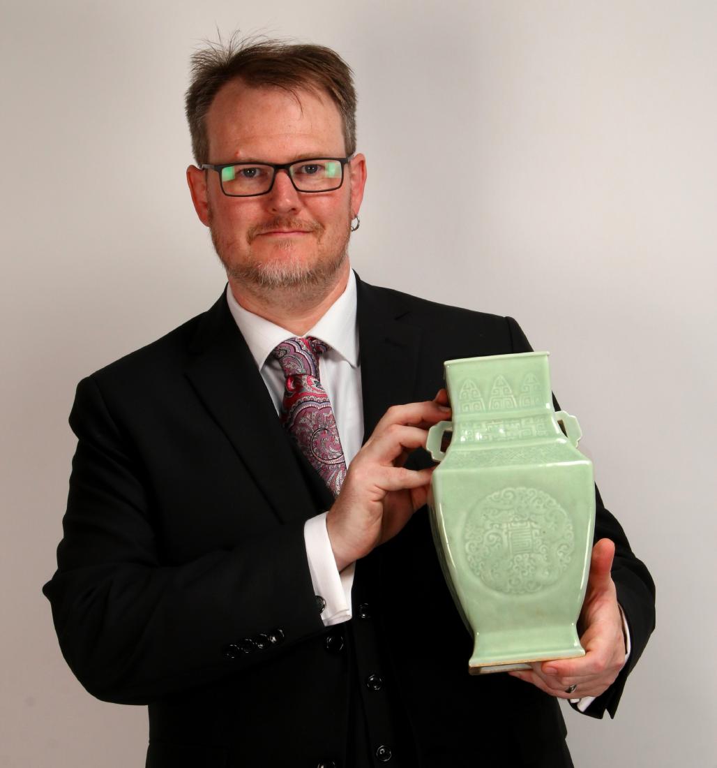 QIANLONG CELADON VASE WITH ARCHAIC PATTERNS (1 of 10)