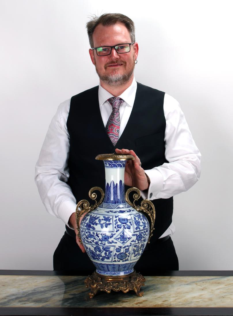 QIANLONG BLUE AND WHITE VASE WITH BRONZE MOUNTS (1 of 10)