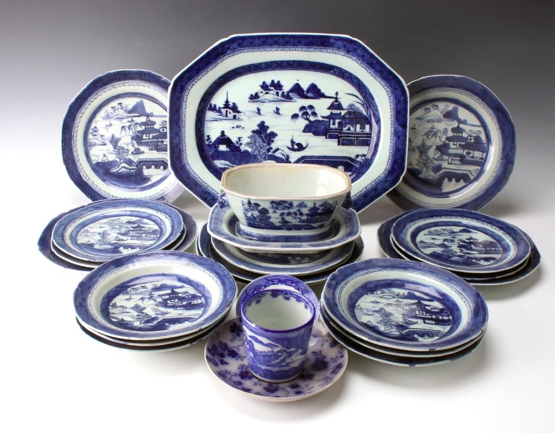 LARGE ASSEMBLED LOT OF BLUE & WHITE EXPORT CHINA (1 of 8)
