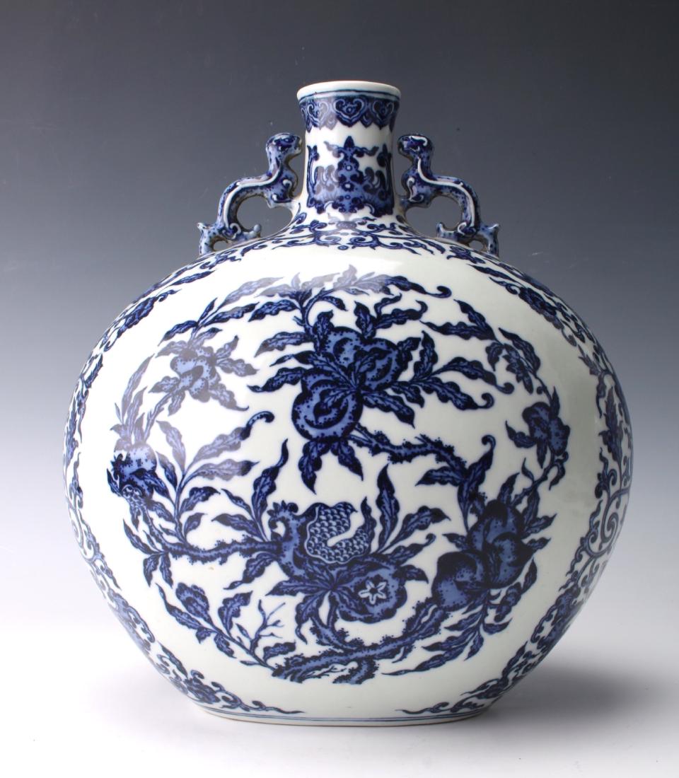 QIANLONG BLUE & WHITE MOONFLASK WITH POMEGRANATES (1 of 9)