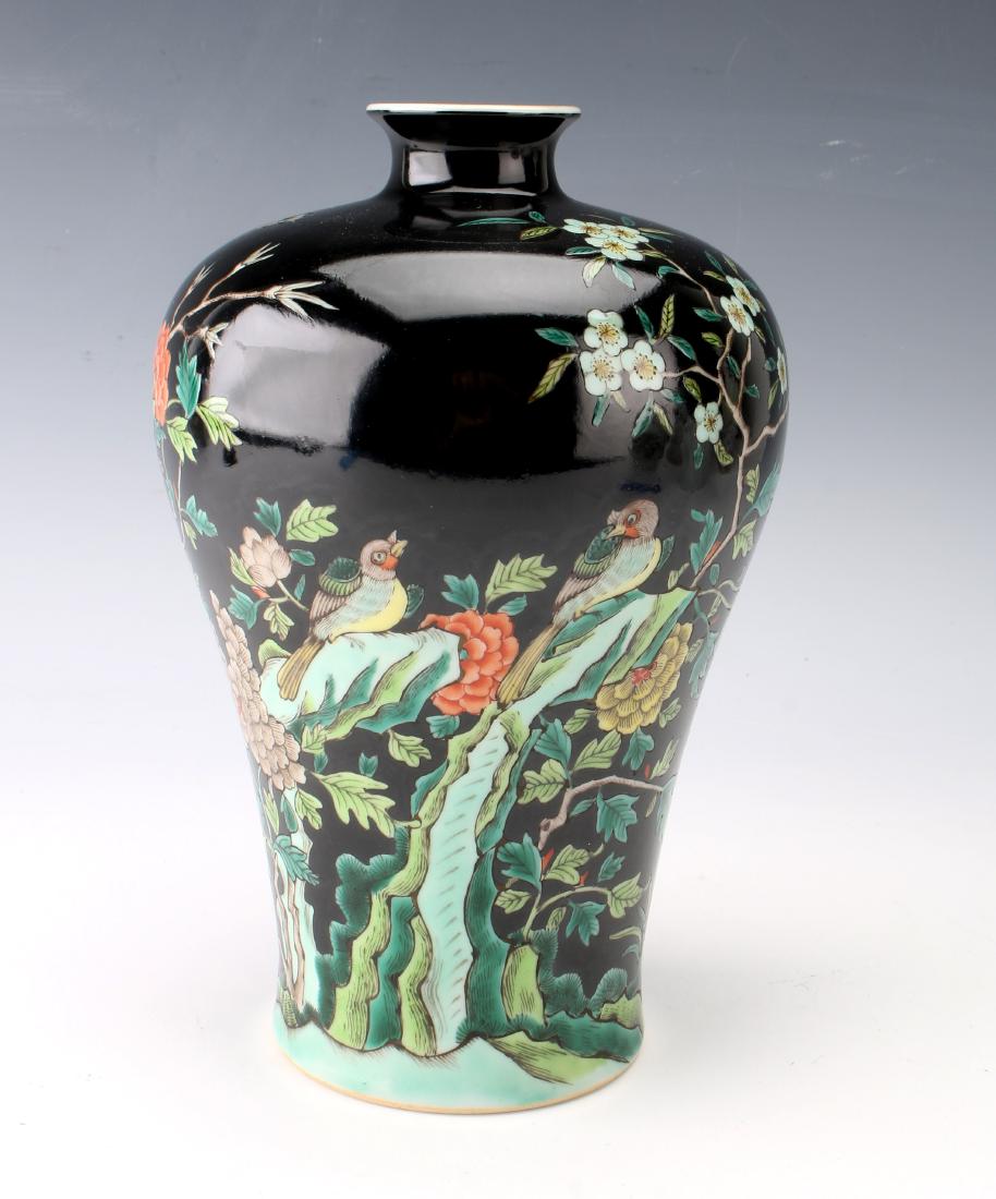 KANGXI FAMILLE NOIR BIRD VASE (1 of 7)