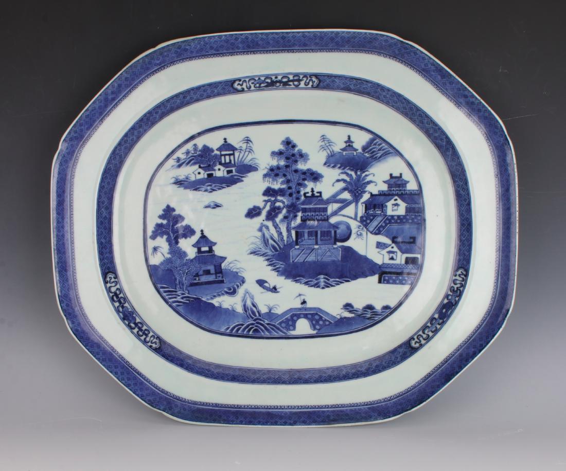 BLUE & WHITE CHINESE EXPORT PLATTER C. 1790-1800 (1 of 7)