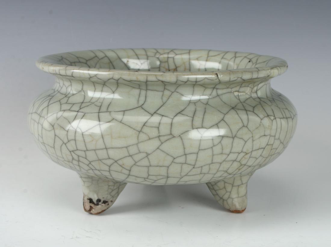 CELADON CRACKLE GLAZE CENSER (1 of 7)