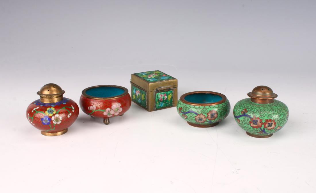 TWO PAIR OF CLOISONNE SALT & PEPPER WITH PILL BOX: TWO PAIR OF CLOISONNÉ SALT & PEPPER WITH PILL BOX: One S&P set has a green background with flowers, the other has a cinnabar colored background with flowers. The green pill box is stamp