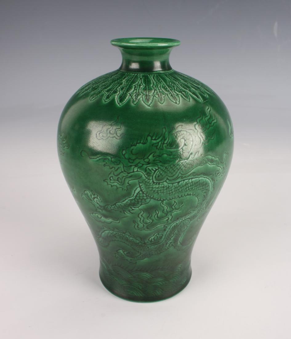 GREEN MEIPING DRAGON VASE (1 of 7)