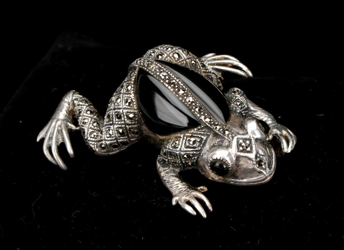 SILVER MARCASITE FROG PIN BROOCH: SILVER MARCASITE FROG PIN BROOCH: Large dramatic sterling and marcasite frog pin brooch with an onyx body and eyes, and sparking marcasite decoration. Detailed casting of fingers and toes. Marked 925 