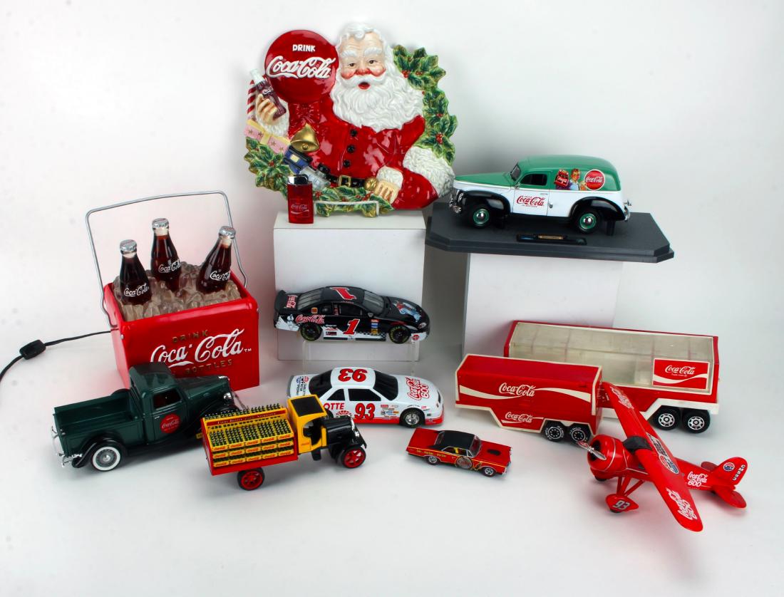 ASSEMBLED LOT OF PROMOTIONAL COCA COLA MERCH (1 of 10)