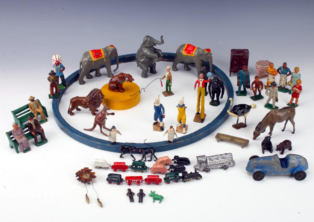 CAST IRON CIRCUS FIGURINES & ANIMALS (1 of 10)