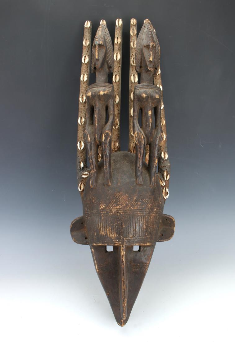 BAMBARA MASK MALI AFRICAN: BAMBARA MASK MALI AFRICAN: Carved and elongated face surmounted by an elaborate headd