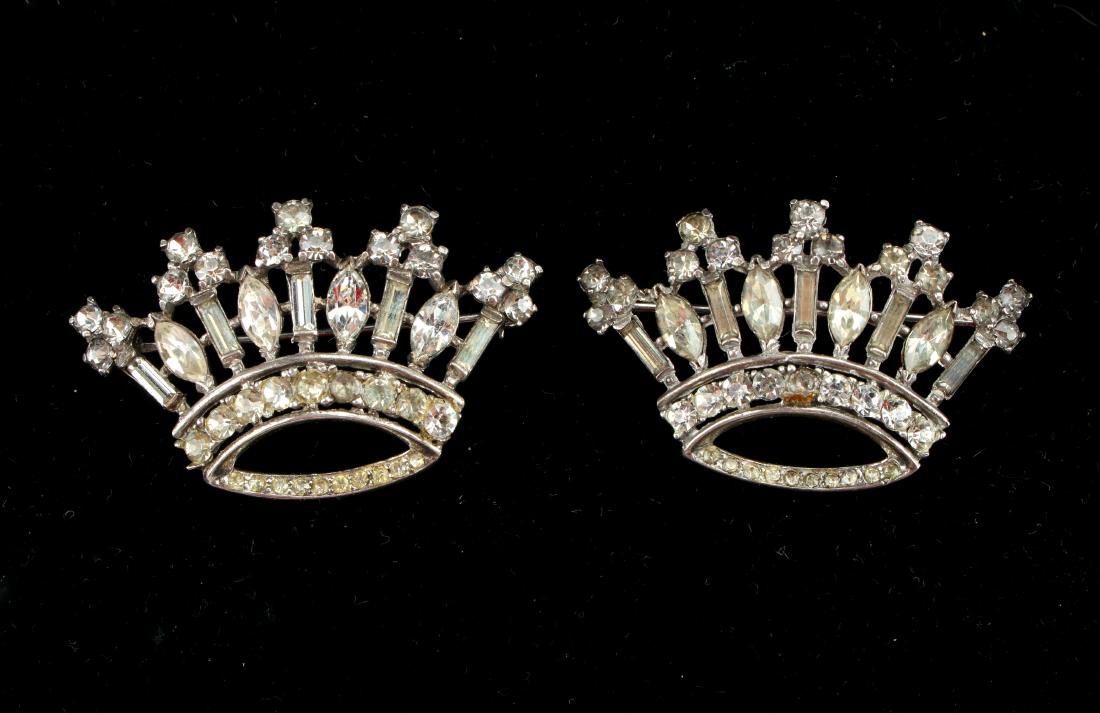 VINTAGE TREFARI STERLING & RHINESTONE CROWN PINS: VINTAGE TREFARI STERLING & RHINESTONE CROWN PINS : 1940s stamped sterling Trifari. Rare pair. 3" $40 - $80 Shipping: