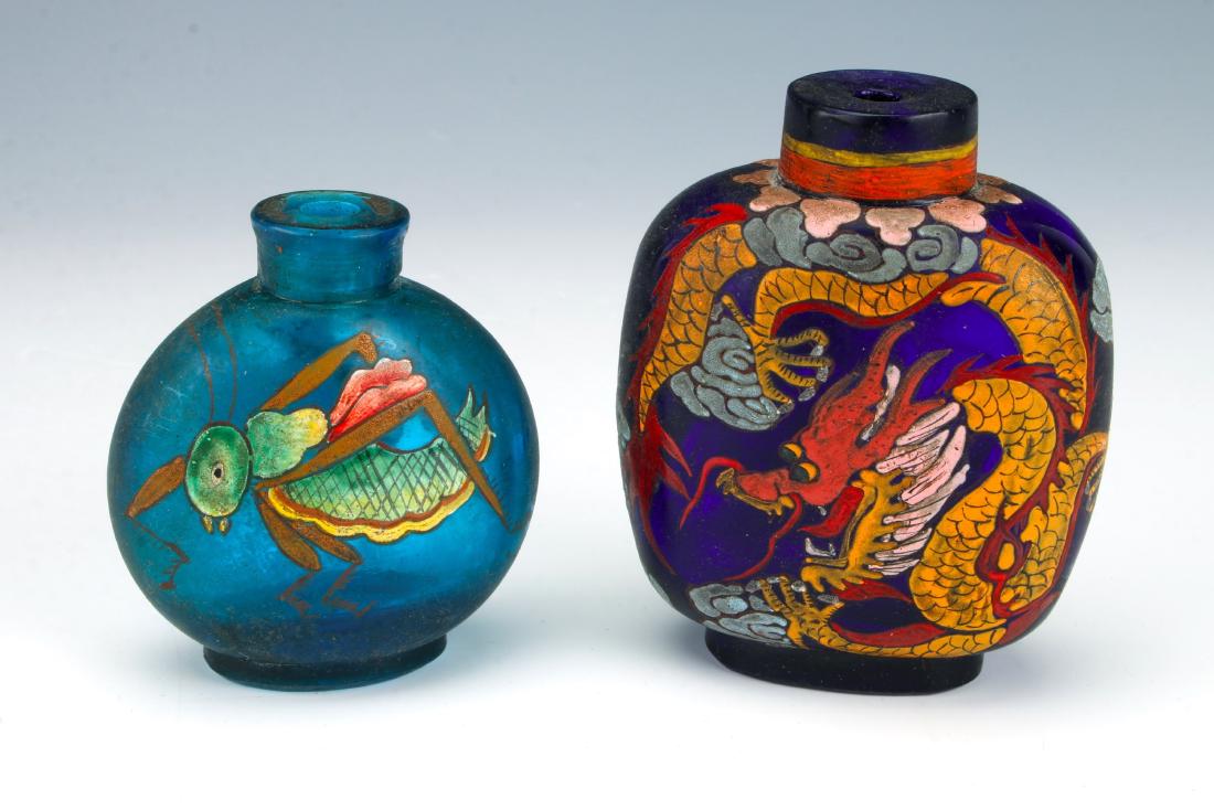 2 PEKING GLASS SNUFF BOTTLES: 2 PEKING GLASS SNUFF BOTTLES: Both are painted Peking glass. One in cobalt blue with a dragon painted on it, the other is bright turquoise with crickets on both sides. 2 1/2&