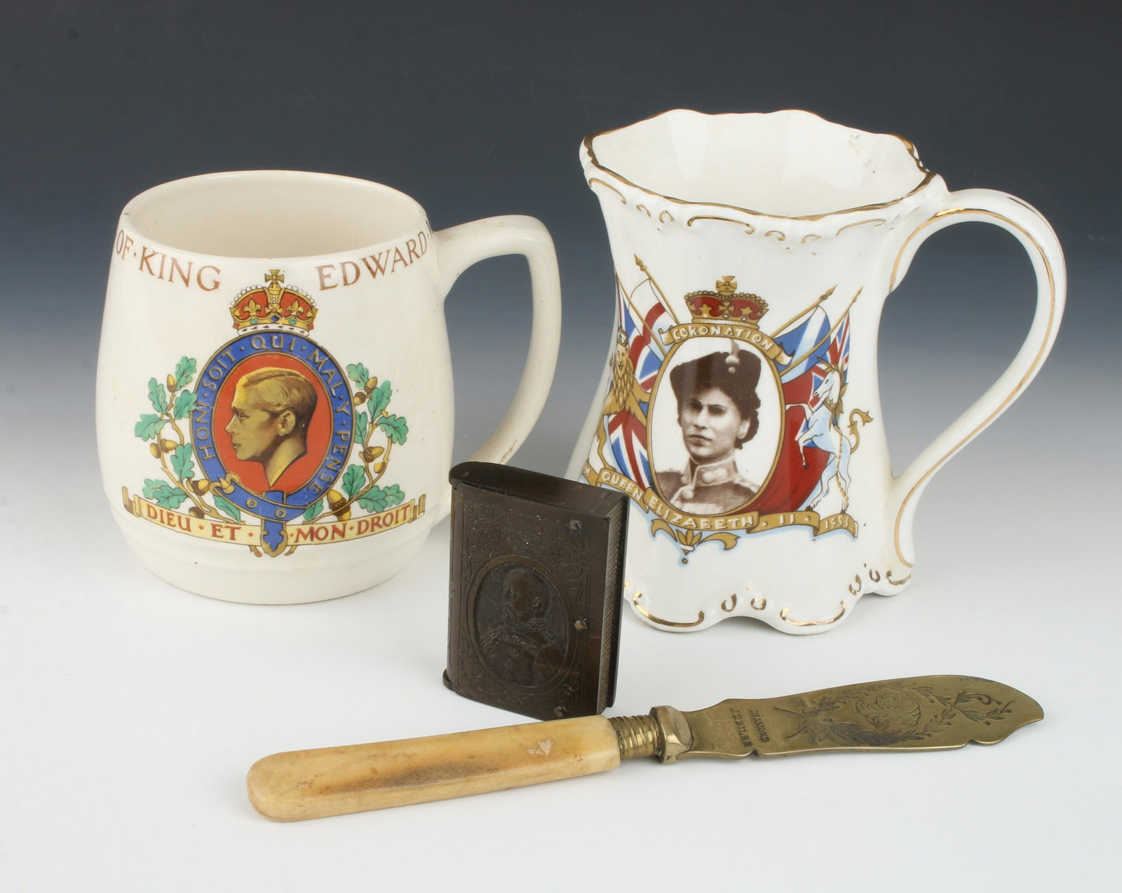 FOUR CORONATION ITEMS CUPS, KNIFE, MATCHBOX: FOUR CORONATION ITEMS CUPS, KNIFE, MATCHBOX: Edward VII Order of the Garter Matchbox "Honi soit qui mal y pense" - shamed be (the person) who thinks evil of it — motto of the Orde