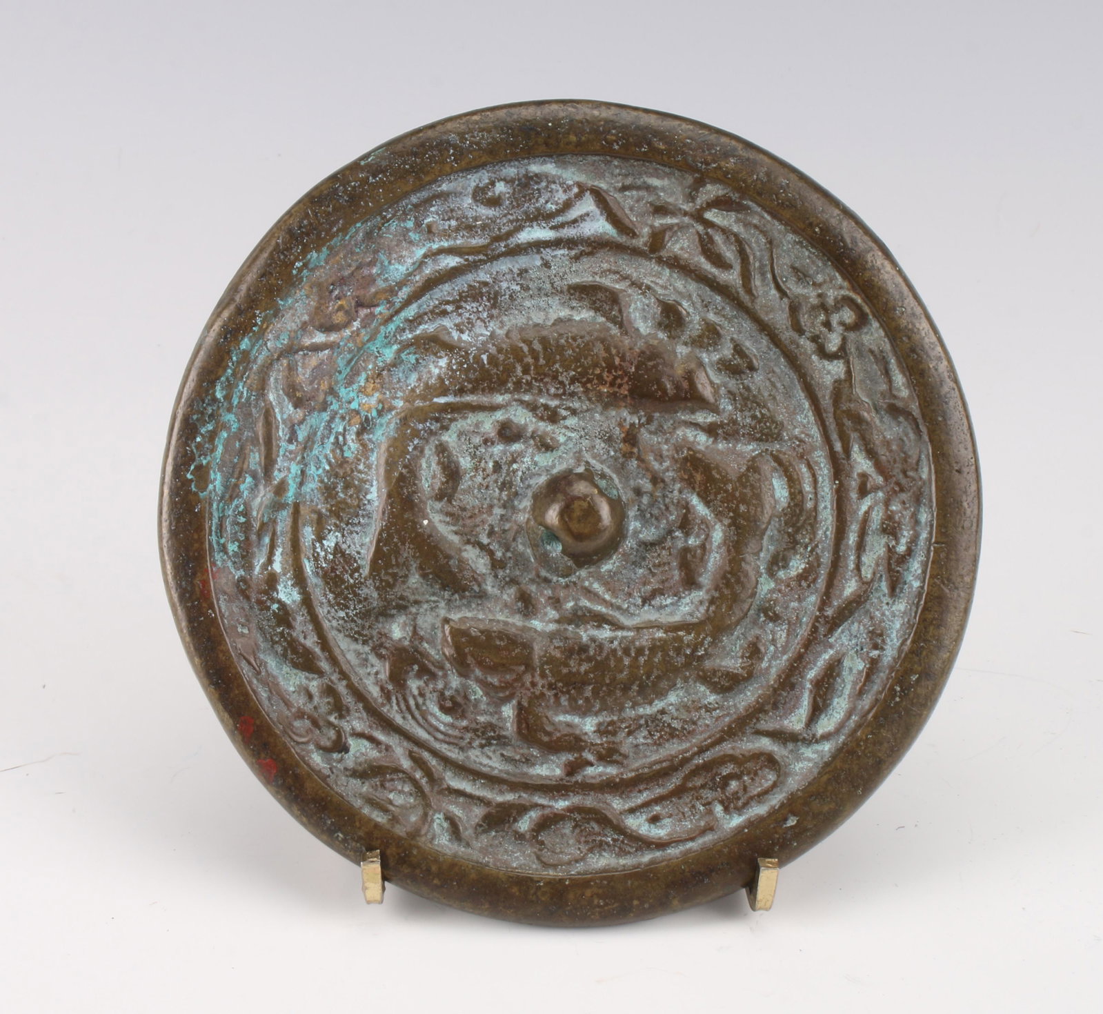 ARCHAIC BRONZE MIRROR: ARCHAIC BRONZE MIRROR: With verdigris patina. Two central fish surrounded by a leaf border. 5 1/2" $40 - $80 Shipping: We are