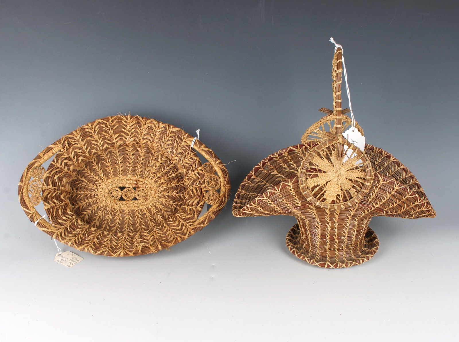 2 HAND WOVEN PINE NEEDLE BASKETS: 2 HAND WOVEN PINE NEEDLE BASKETS: Pine needle hand woven basket with handle and another basket design. 12" $100 - $200 Shipping: