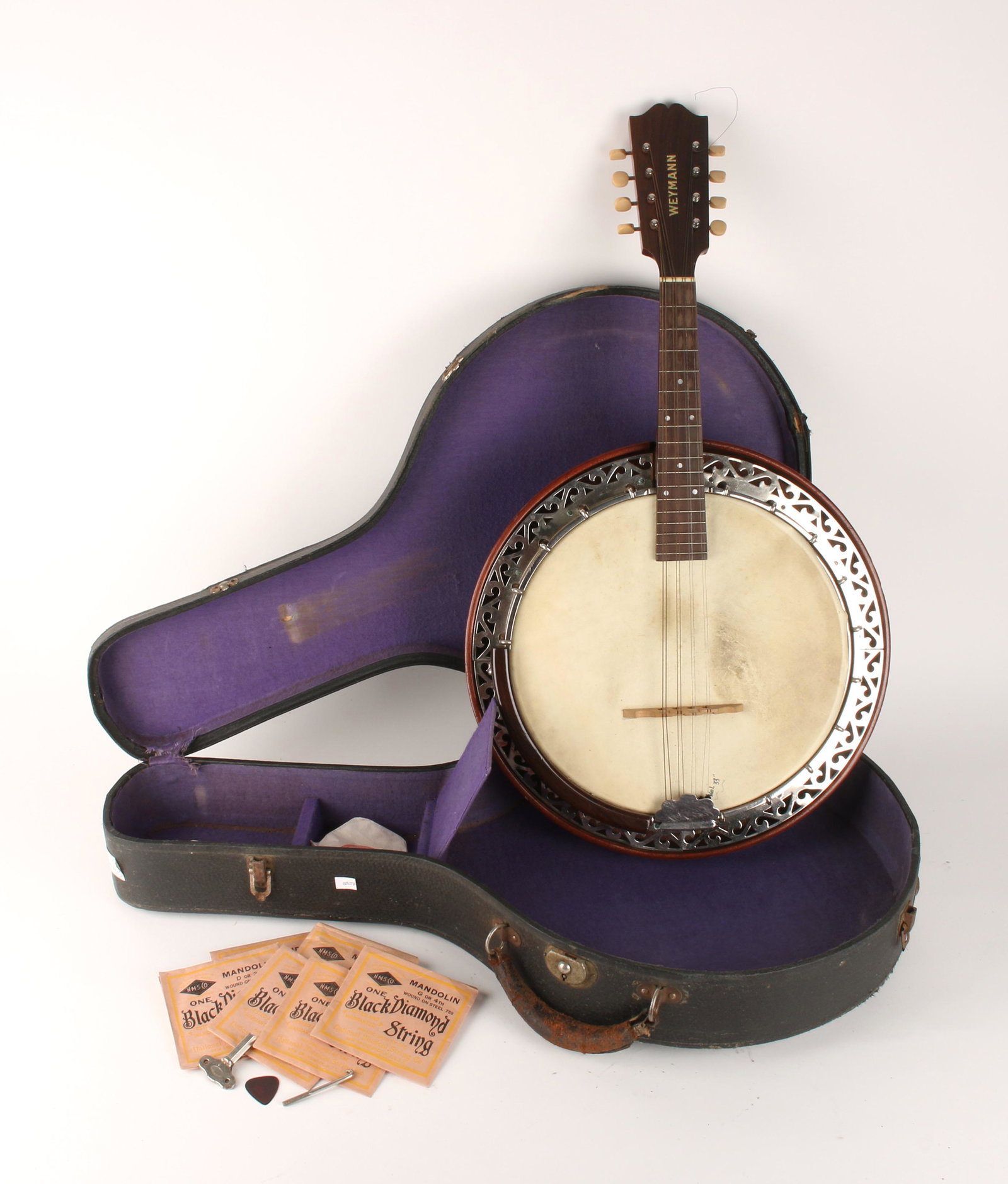 WEYMANN & SON BANJO MANDOLIN IN CASE: WEYMANN & SON BANJO MANDOLIN IN CASE: Includes a letter dated March 10 1933 to the members of the Chester County High School Orchestra from the State Teachers College in West Chester, Pa. Has new 