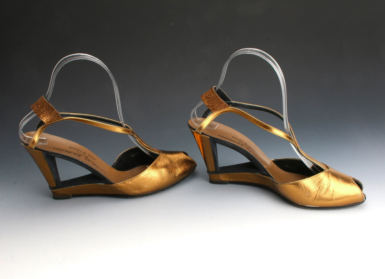 VINTAGE RARE CHARLES JOURDAN GOLD PLATFORM SHOES: Fabulous Jourdan platform heels in Size 9. The exact color is a rich coppery gold. In a twisted T strap design with a high heel attached to a platform. 9" X 6" $100 - $200 Please conta