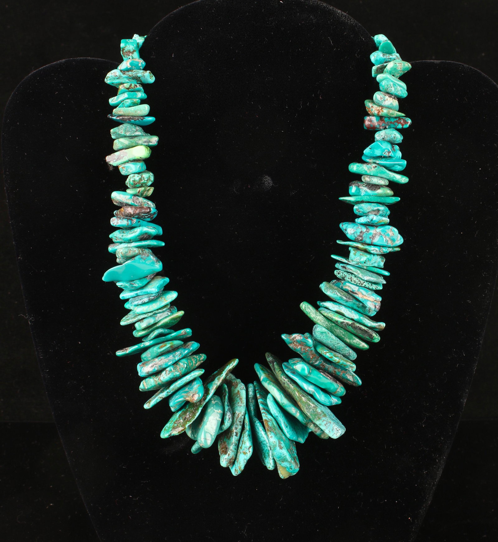 CHINESE SLAB TURQUOISE & STERLING SILVER NECKLACE: Designed by Amy Kahn Russell, remarkable necklace of graduated sizes of turquoise slabs with sterling silver leaf form clasp. Provenance: Retirement sale from 2nd Generation Texas fine jewelry store.