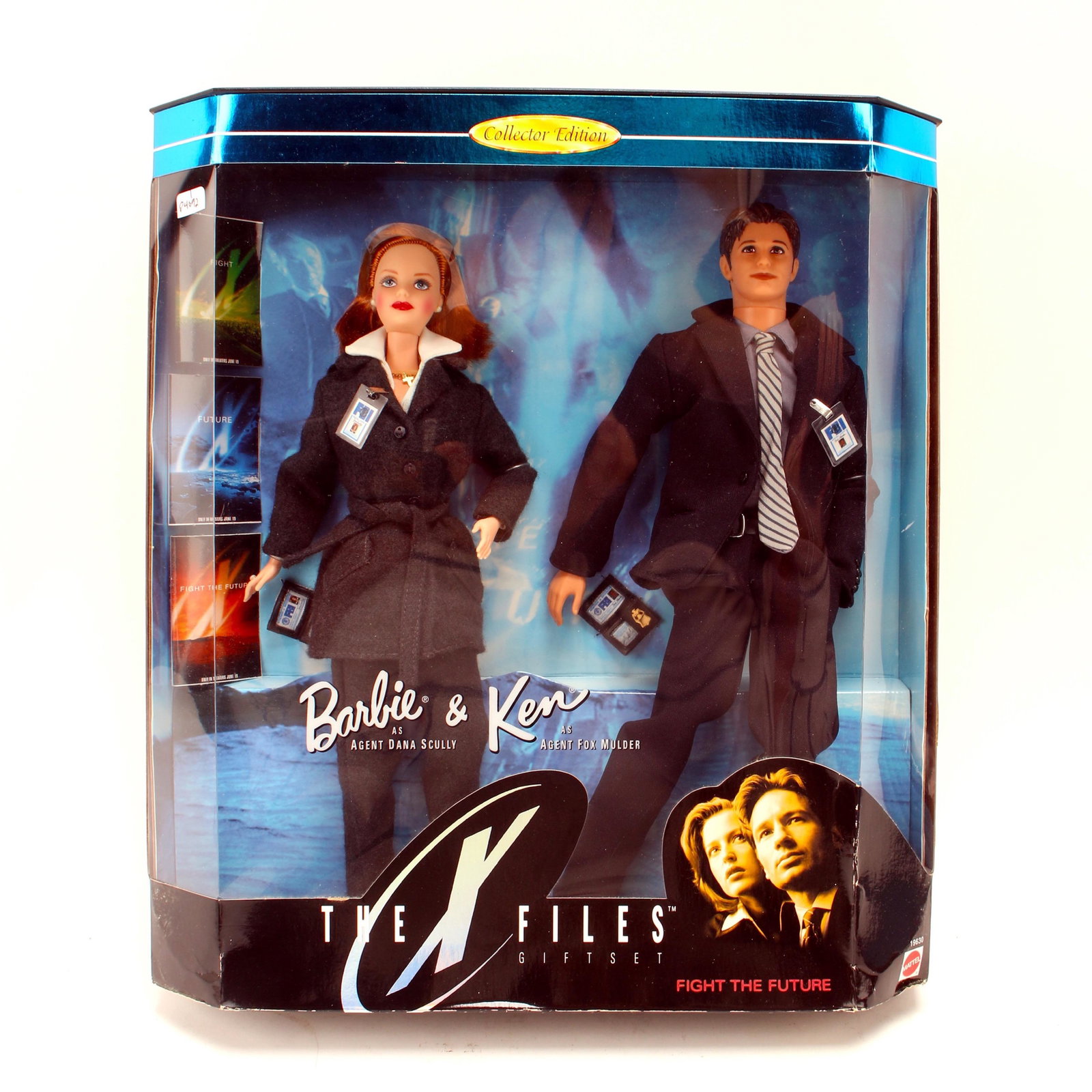 X FILES KEN & BARBIE COLLECTOR EDITION IN BOX: Barbie and Ken as Scully and Mulder, The X Files Fight the Force in box. Dated 1998. 12" X 13 1/2" $40 - $80 Please contact us for high resolution images of this lot. Shipping: