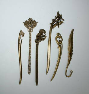 6 DECORATIVE CHINESE HAIRPINS: All with decorative tops including a leaf, dragon, and flowers. 6" $40 - $80 Please contact us for high resolution images of this lot. Shipping: We are able to pack and ship this item to an