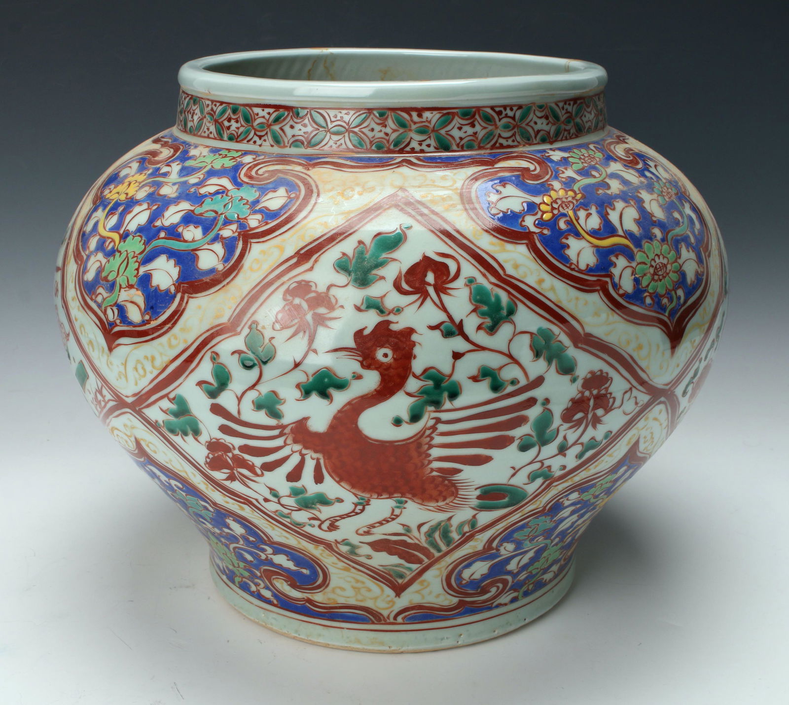LARGE MULTICOLOR CHINESE PORCELAIN JAR (1 of 9)