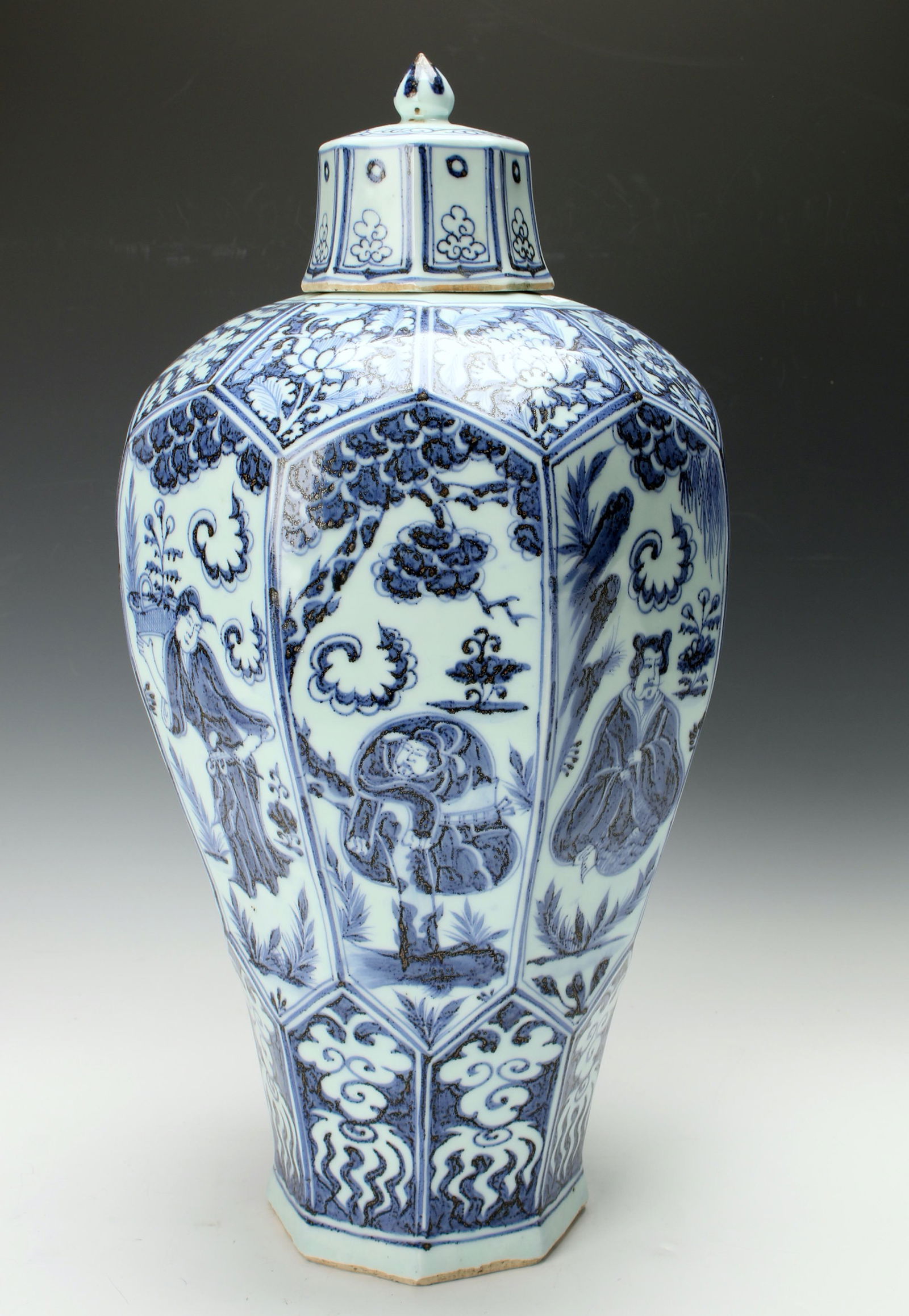 LARGE BLUE & WHITE FACETED LIDDED MEIPING (1 of 8)