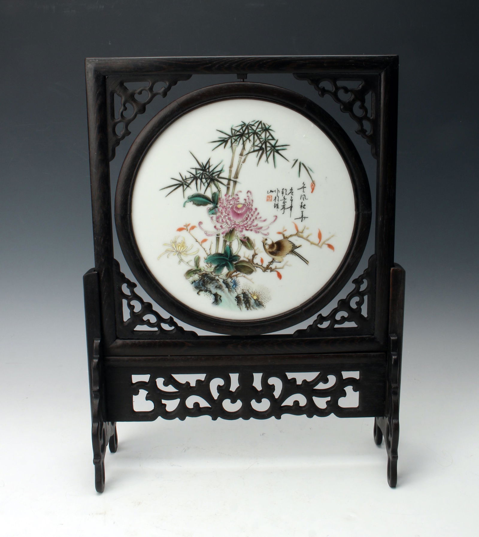 ROUND PORCELAIN SCREEN IN WOODEN FRAME (1 of 4)