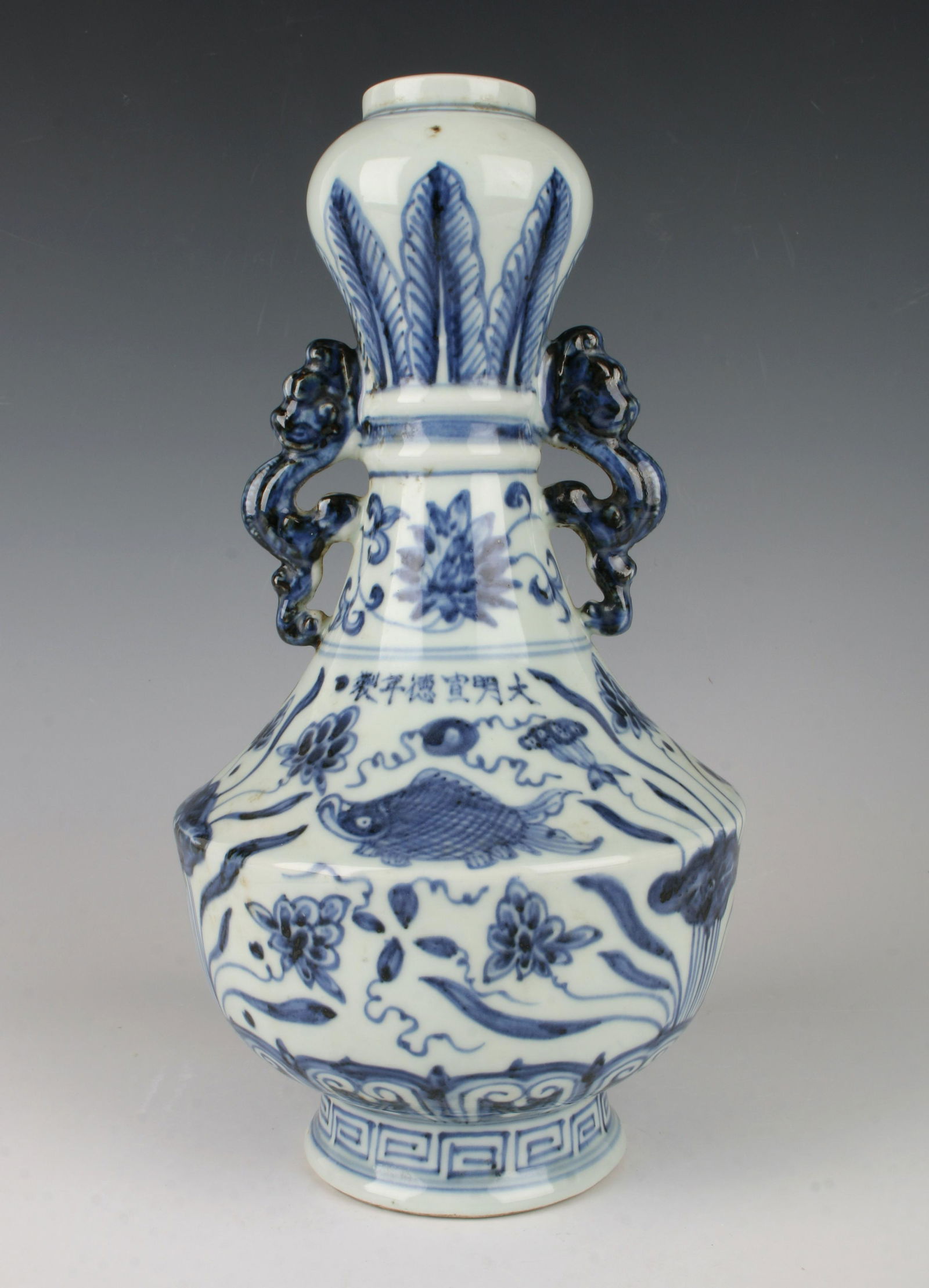 BLUE & WHITE FISH GARLIC HEAD VASE (1 of 6)