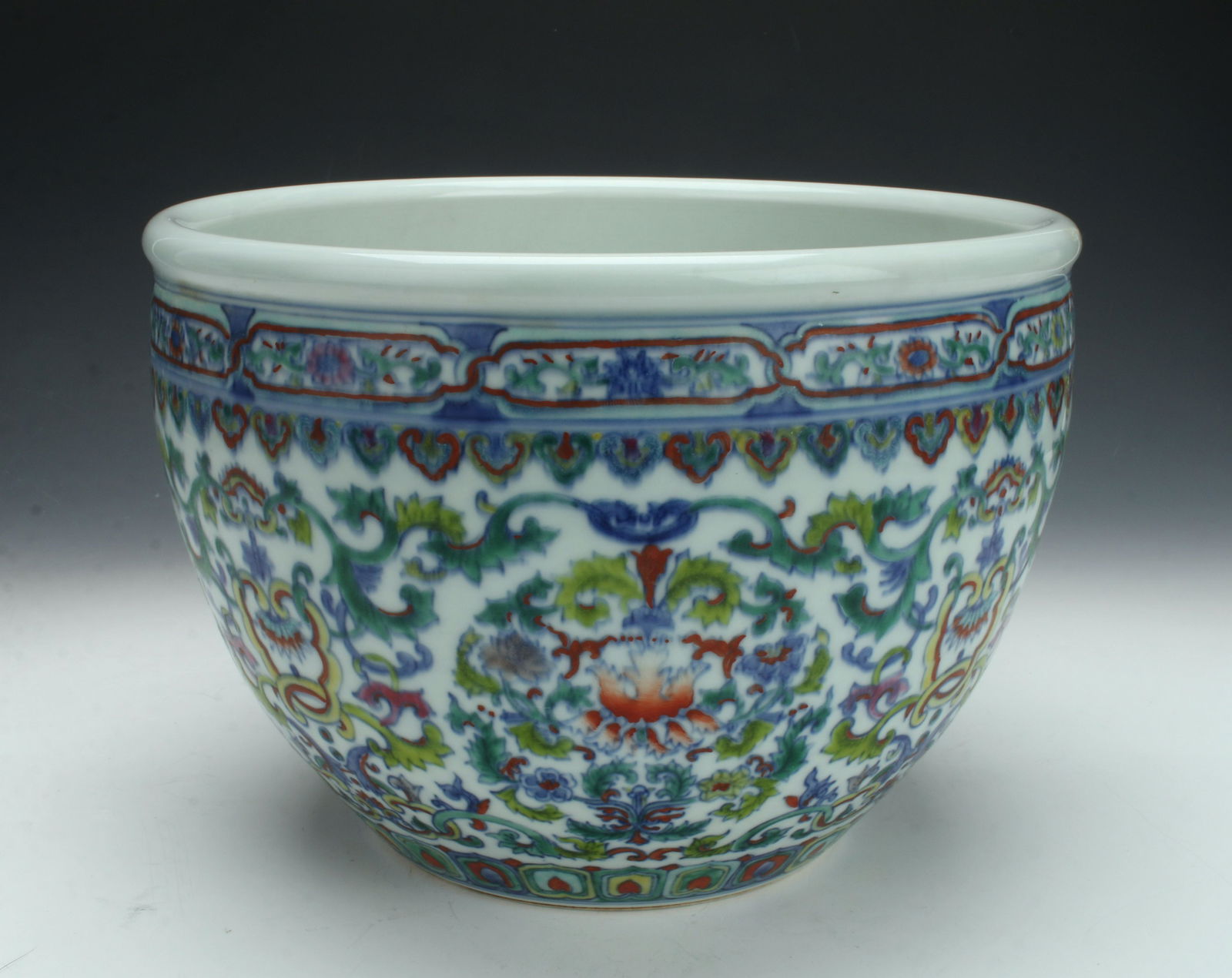 WUCAI FLORAL MOTIF POT (1 of 5)