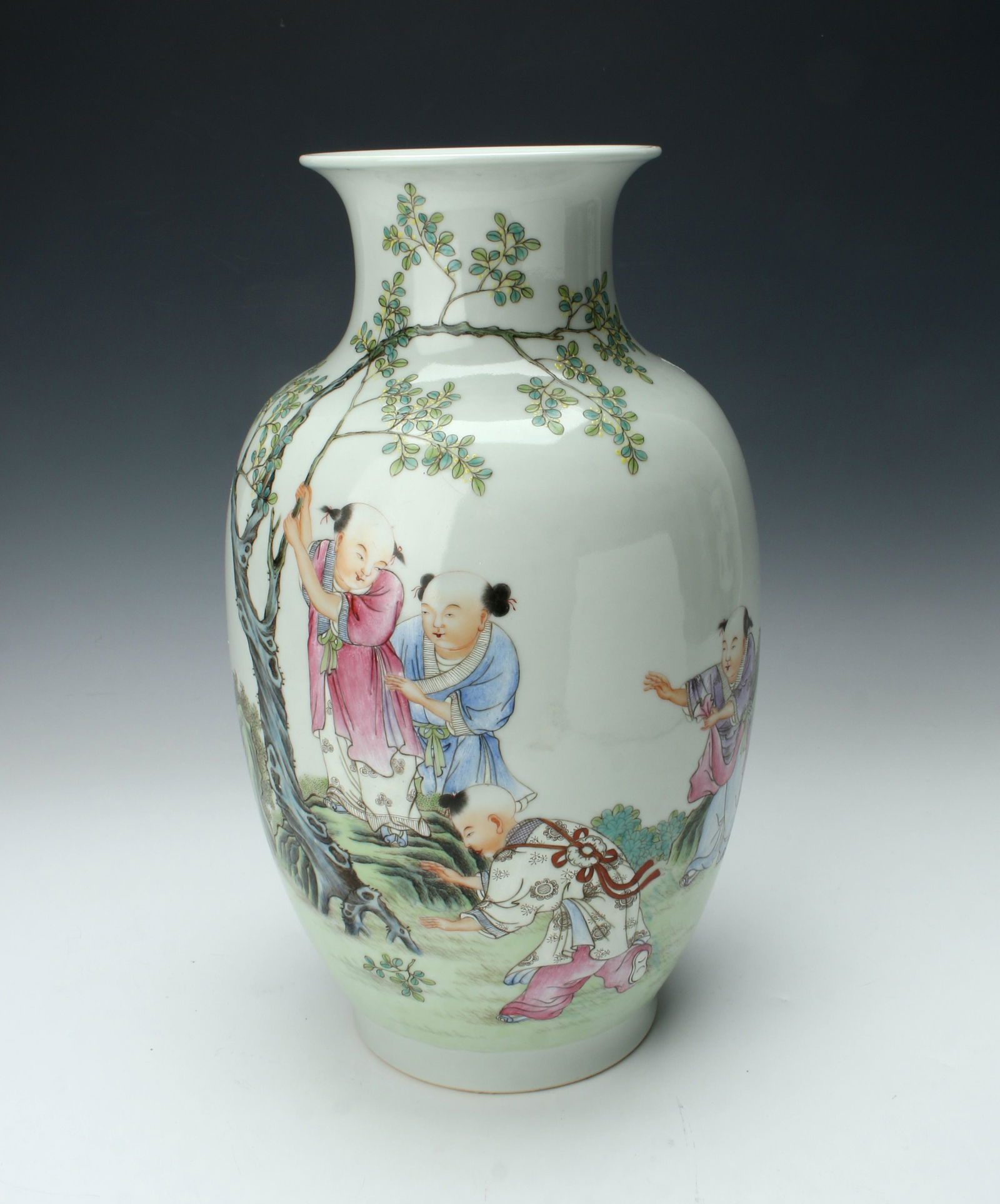 CHINESE PORCELAIN VASE WITH GARDEN SCENE (1 of 6)