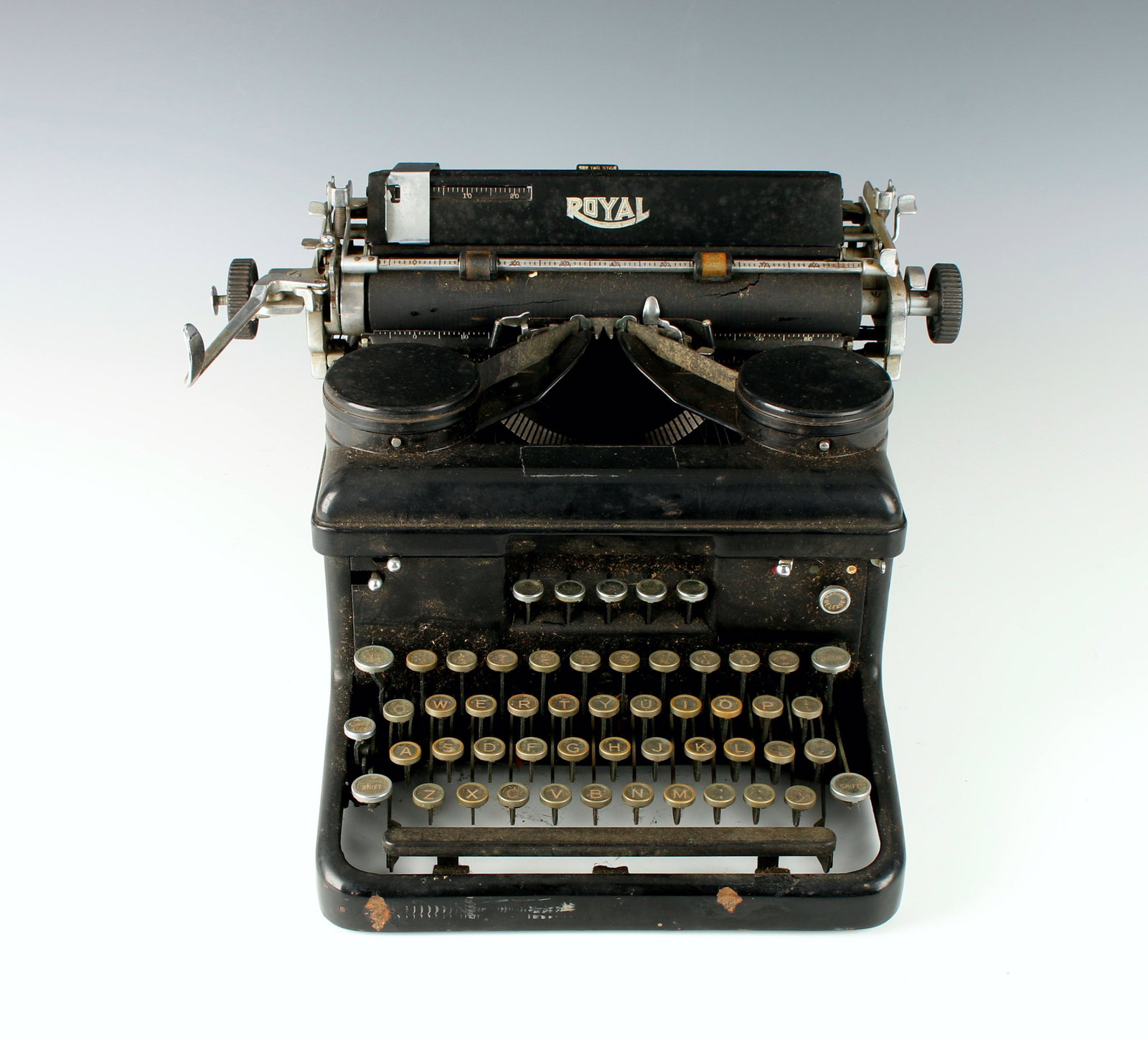 VINTAGE ROYAL TYPEWRITER CIRCA 1930S: Circa 1930s. In need of restoration. 16" X 9 1/2" $100 - $200 Please contact us for high resolution images of this lot. Shipping: We are unable to ship t
