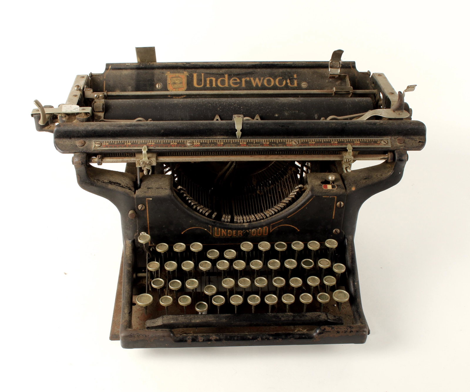VINTAGE UNDERWOOD TYPEWRITER: Great for mixed media artists. $40 - $80 Please contact us for high resolution images of this lot. Shipping: We are able to pack and ship this item to an address in the United States for $50