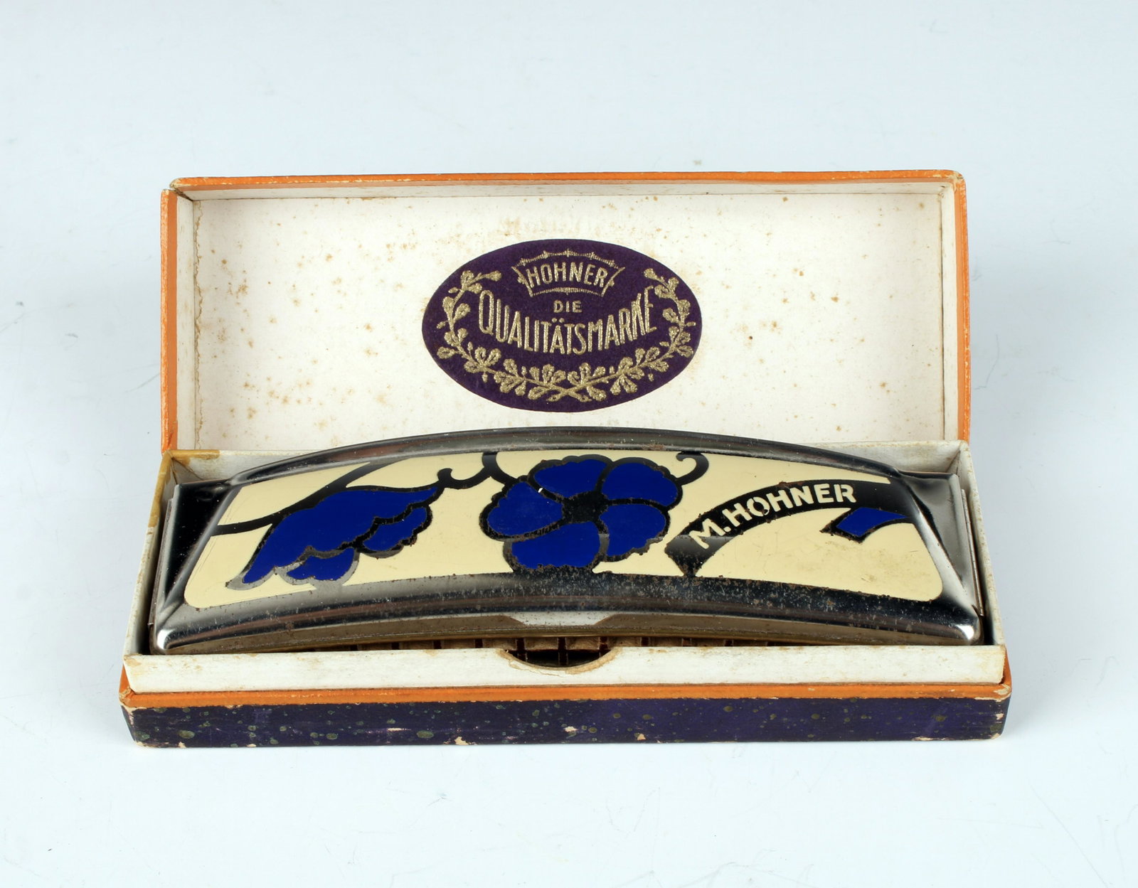 HOHNER NEUE JUGEND D HARMONICA IN ORIGINAL BOX: Art Nouveau Jugenstil style floral enameling. 5 1/4" $100 - $200 Please contact us for high resolution images of this lot. Shipping: We are able to pack and s