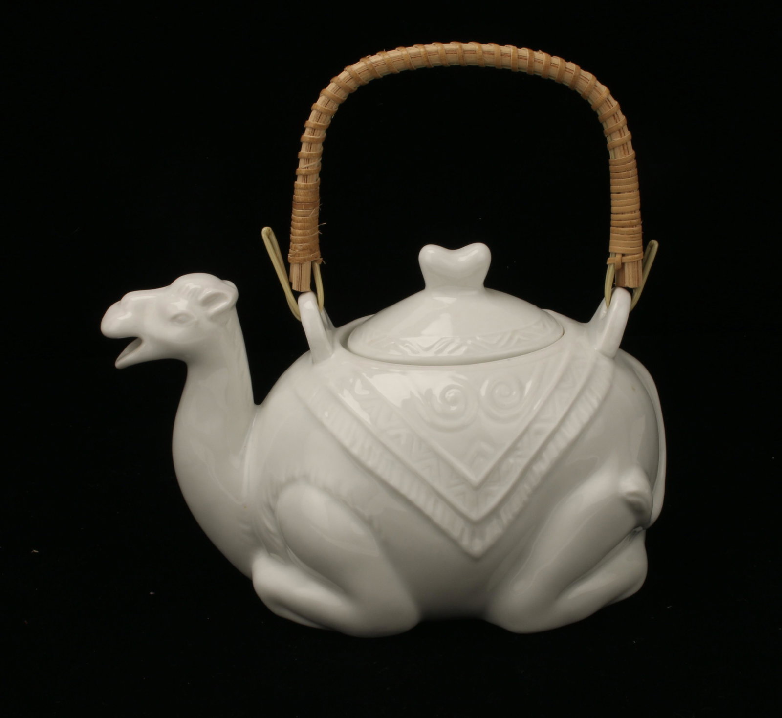 BISQUE CAMEL TEA POT: With raised saddle design. 8" X 5" $20 - $40 Please contact us for high resolution images of this lot. Shipping: We are able to pack and ship this item t